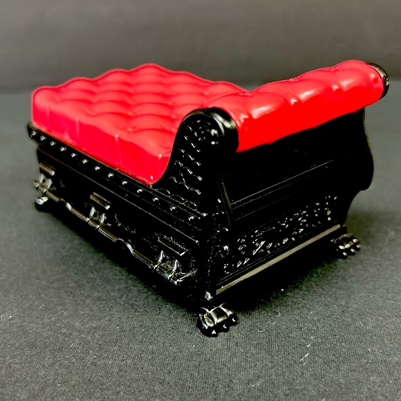2013 MATTEL “MONSTER HIGH “ Secret Creepers Crypt ” lounge chair - Picture 2 of 6